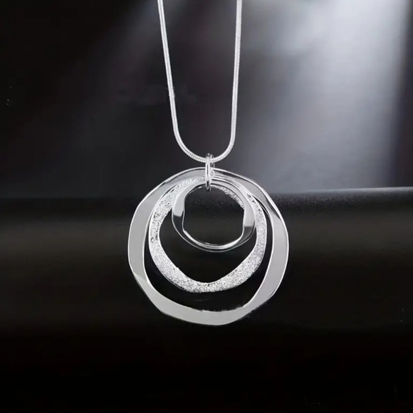 Silver Three Rings Design Pendant Necklace. BRAND NEW! - Picture 1 of 8